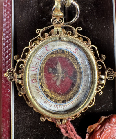 Fancy gold reliquary theca with relics of Christ's Passion - Holy Shroud &amp; Blood