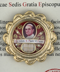 Fancy documented reliquary theca with a relic of St. Pope Paul VI