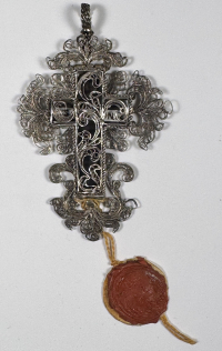 Spectacular silver reliquary with relics of the True Cross of Jesus Christ