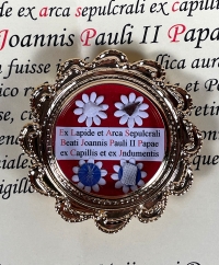 Extremely rare documented reliquary theca with four relics of Saint Pope John Paul II