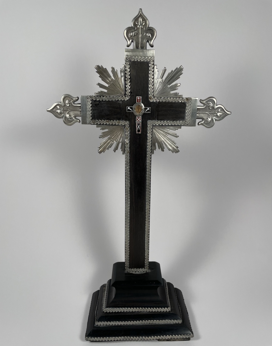The Cross is at the Center – Cruciform Church of Christ