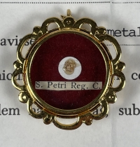 1992 Documented reliquary theca with relics of St. Peter de Regalado