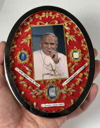 Important documented reliquary theca with 3 relics of Saint Pope John Paul II