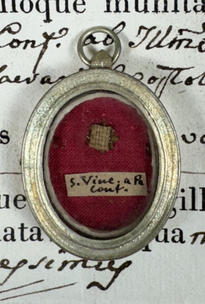 1820 Documented reliquary theca with relics of St. Vincent de Paul, Patron of lost articles